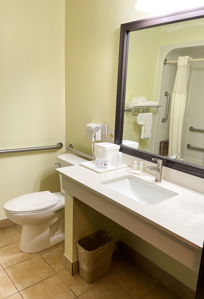 Hudson Inn & Suites - photo 31