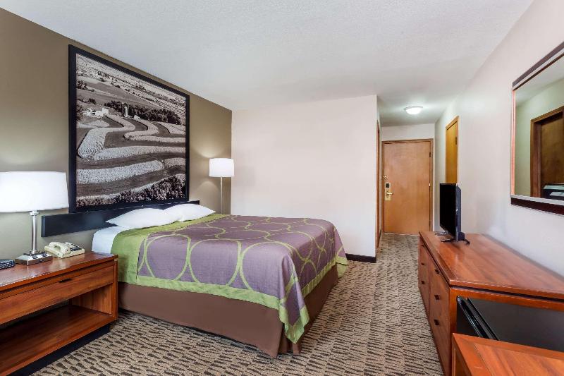 Super 8 by Wyndham Platteville - photo 12