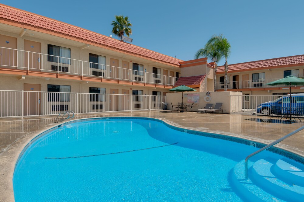 Vagabond Inn Bakersfield North - photo 19