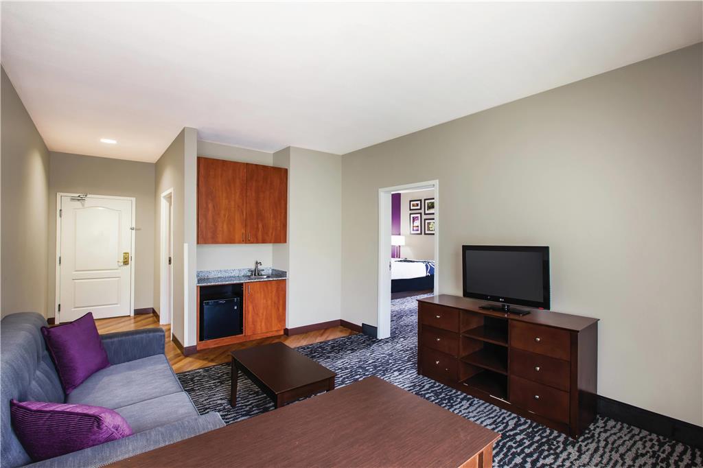 La Quinta Inn & Suites by Wyndham Baton Rouge Denham Springs - photo 24