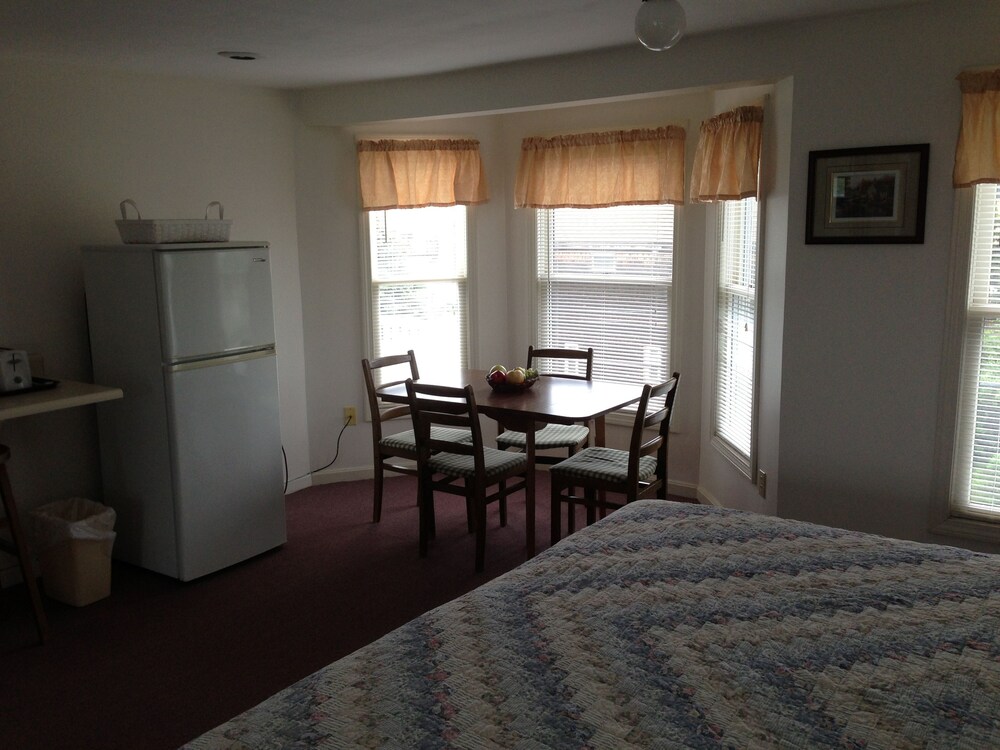The Lynwood Inn - photo 6