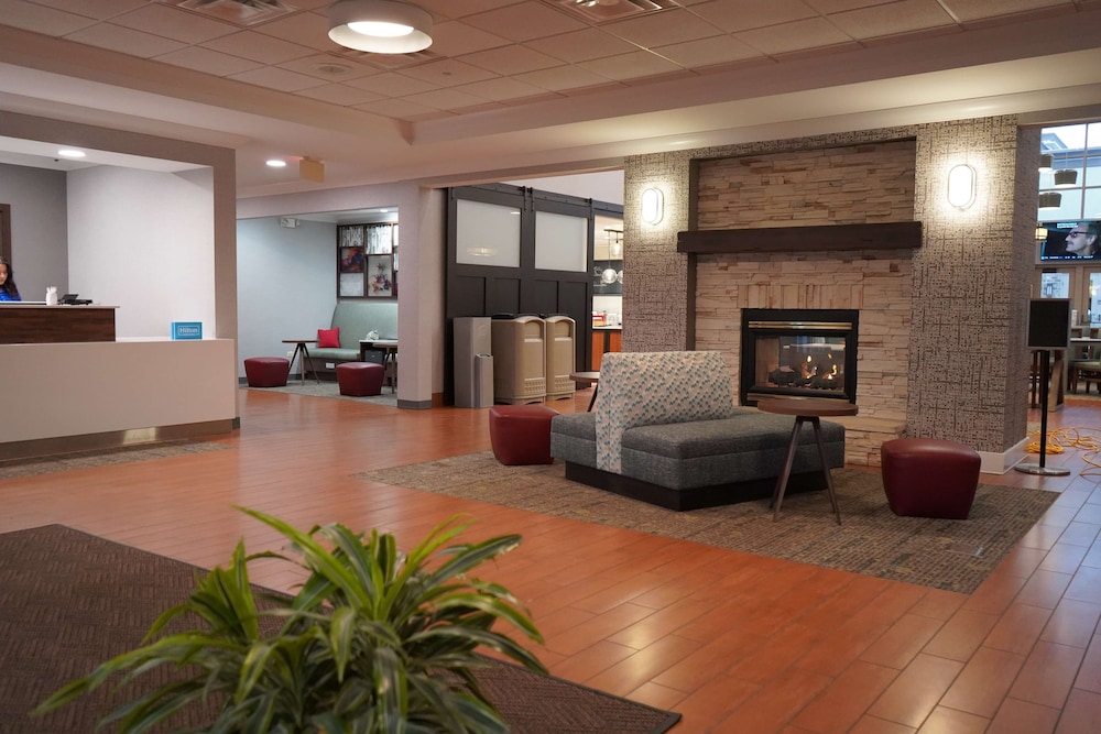 Hampton Inn & Suites Chicago Aurora - photo 42