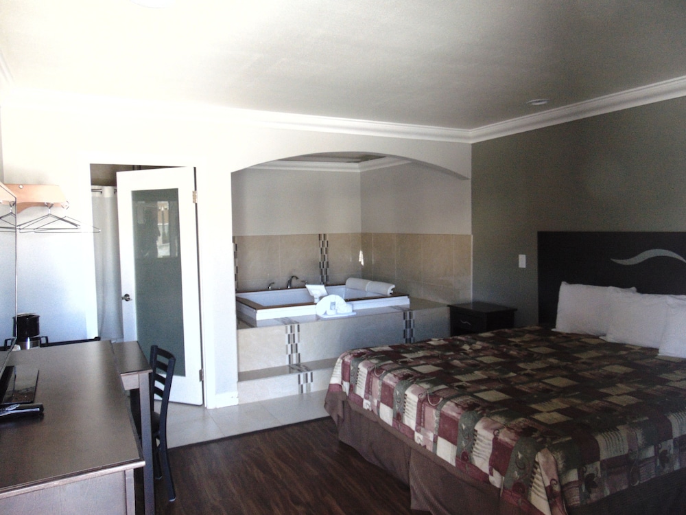 West Coast Inn Near Gem Theatre - photo 8