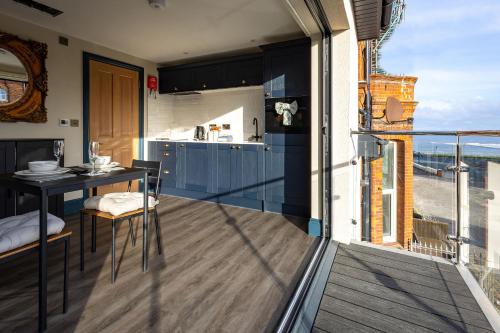 Le Mini Metro Balcony Apartment by i Stay Whitby
