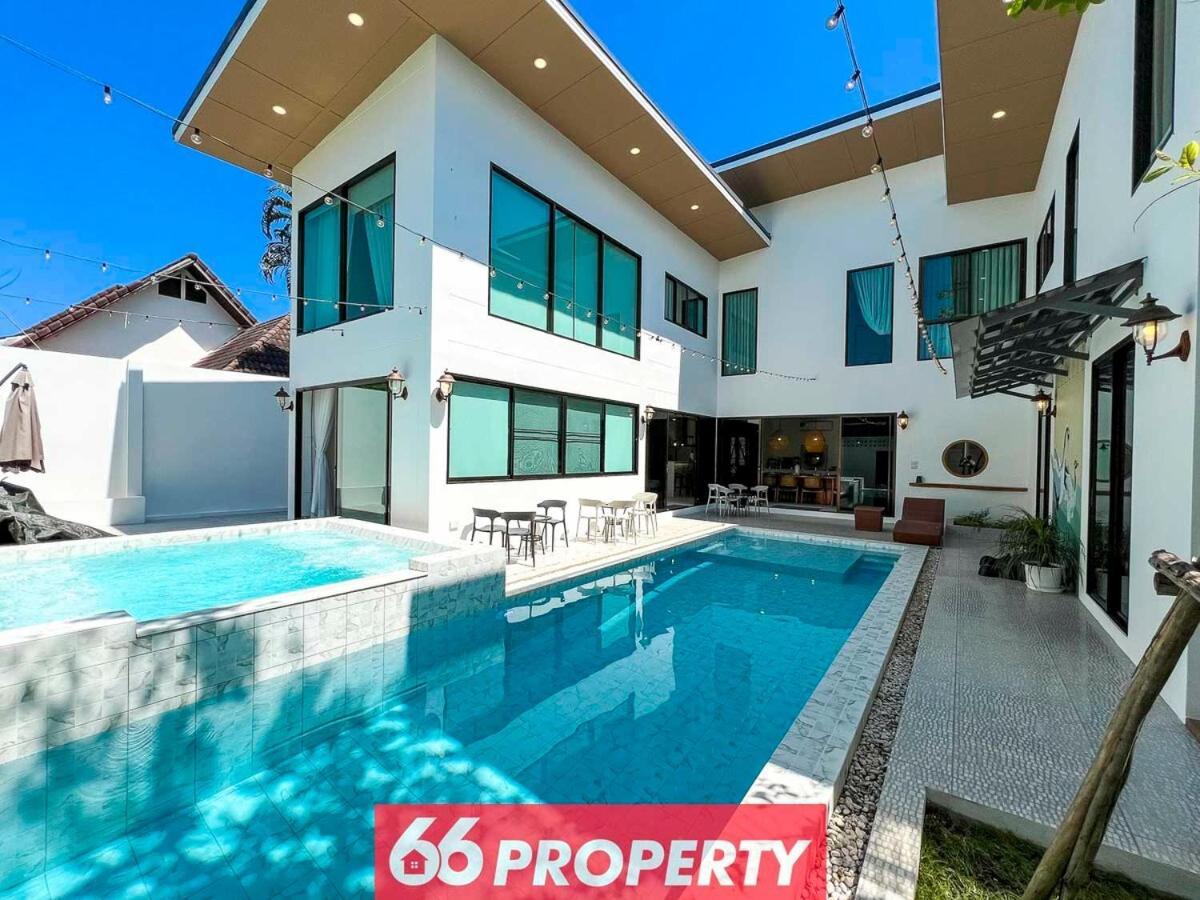 Luxury Pool Villa with Jacuzzi & Pool Table — 4-Star Luxury Hotel in Chiang Mai, Thailand