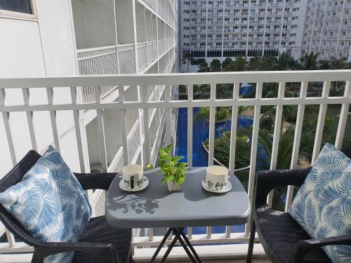 Home at Last 1 Bedroom Pool View with Balcony — 4-Star Luxury Hotel in Manila, Philippines