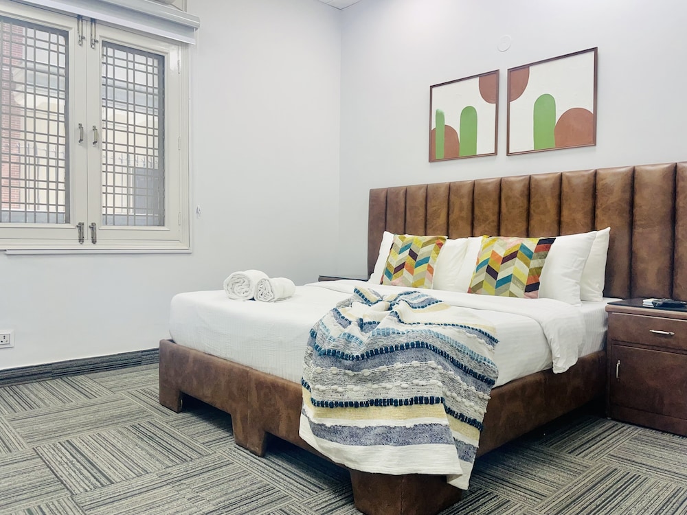 BluO Modern 1BHK DLF Galleria Market