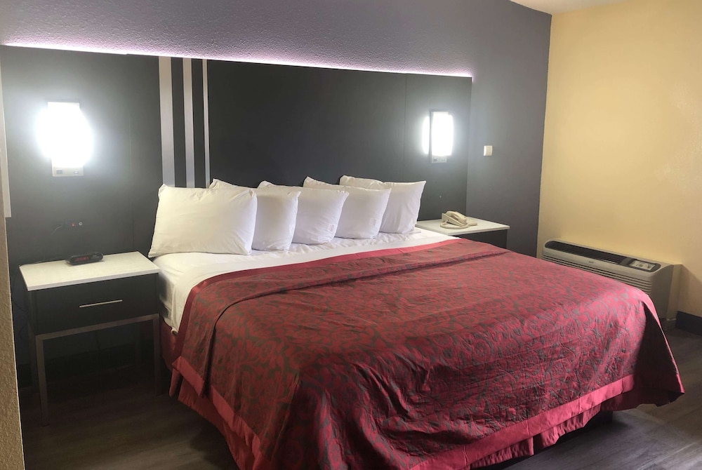 Days Inn by Wyndham Grove City Columbus South - photo 13