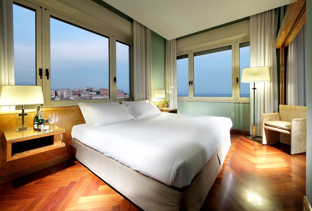 Exe Majestic — 4-Star Luxury Hotel in Naples, Italy