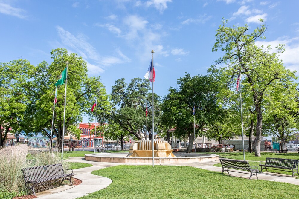 Park Plaza Hotel Seguin - photo 41