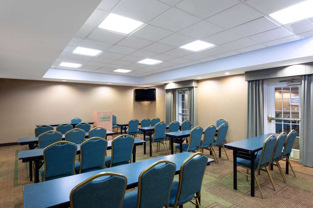 La Quinta Inn & Suites by Wyndham Jacksonville Butler Blvd - photo 38