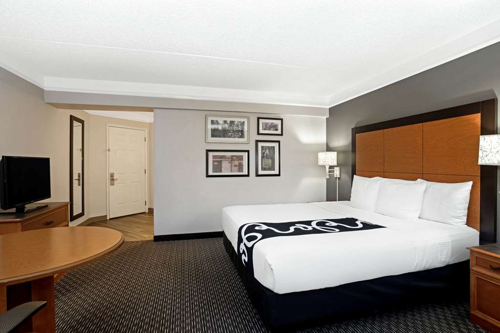 La Quinta Inn & Suites by Wyndham Tucson Airport - photo 17