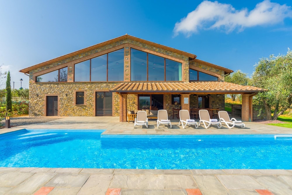 Villa Il Girasole in Parrano — 4-Star Luxury Hotel in Parrano, Italy