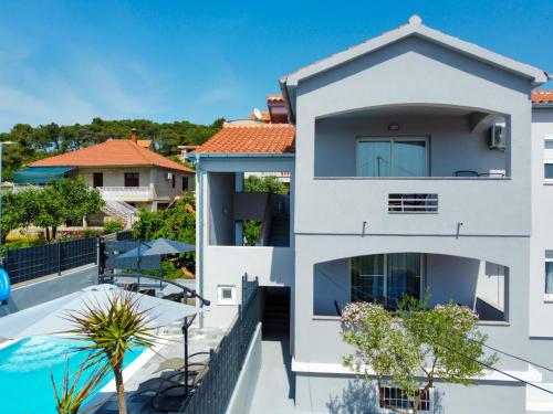 Modern apartment with private pool — 4-Star Luxury Hotel in Bibinje, Croatia