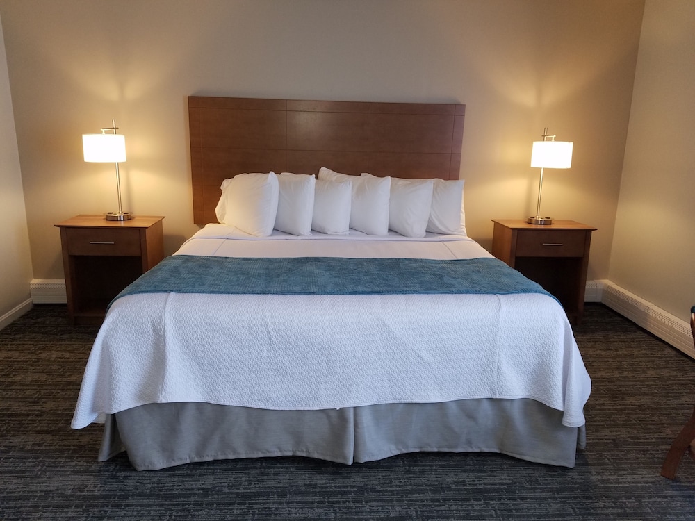 Hampton Village Inn - photo 4