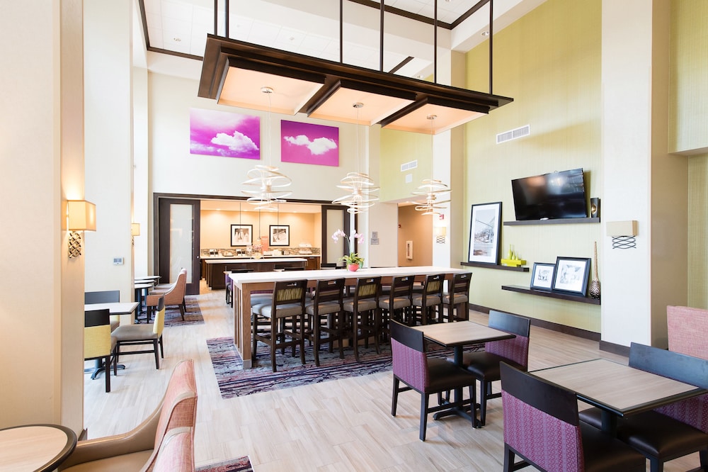 Hampton Inn & Suites Fayetteville - photo 40