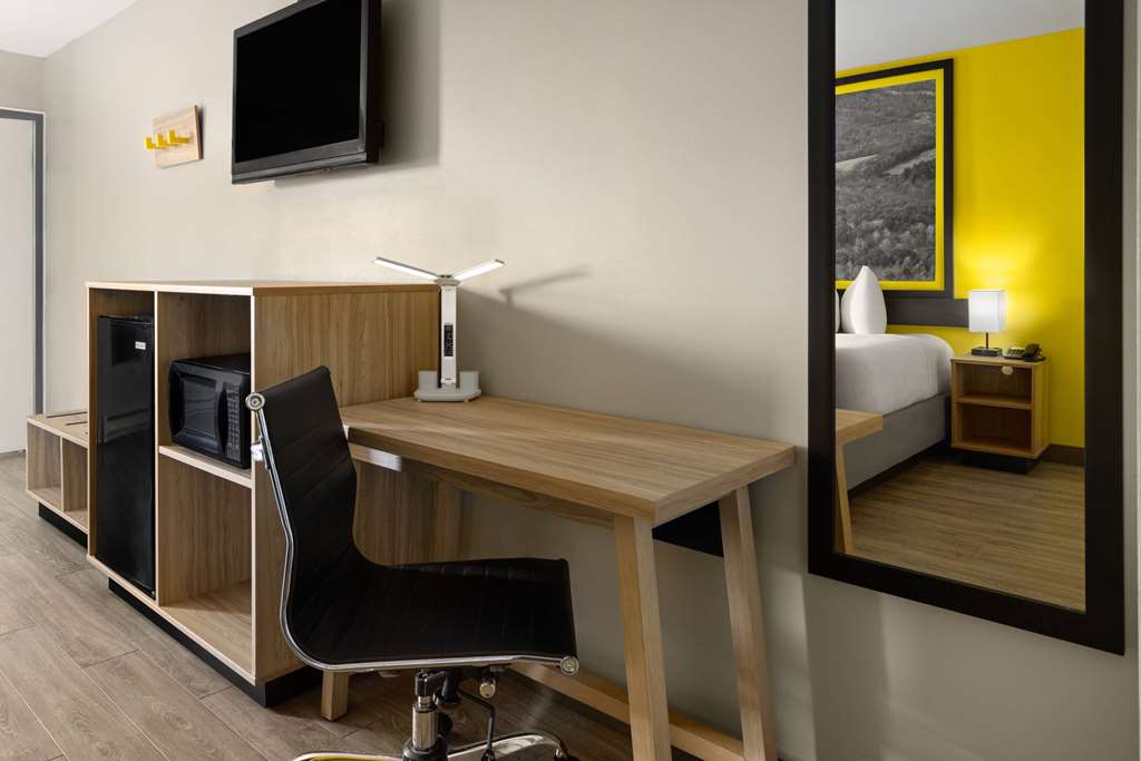 Super 8 by Wyndham Hazleton - photo 21