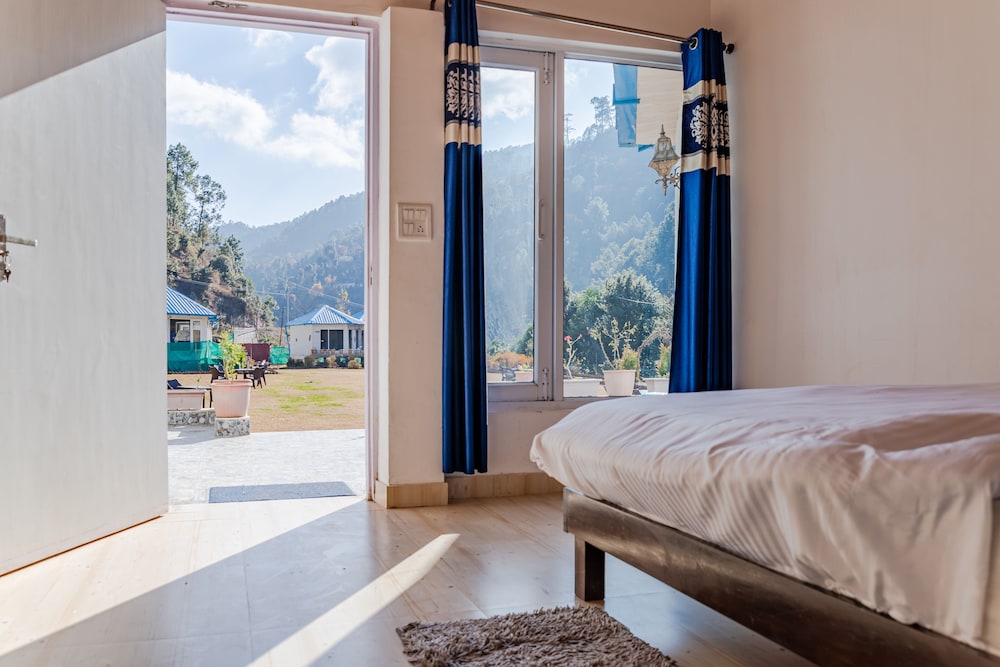 Blossom Bliss Resort in Dhari, India