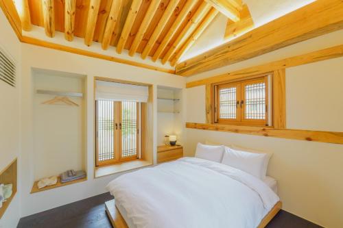 Hanok stay Jungwooga in Gyeongju, South Korea