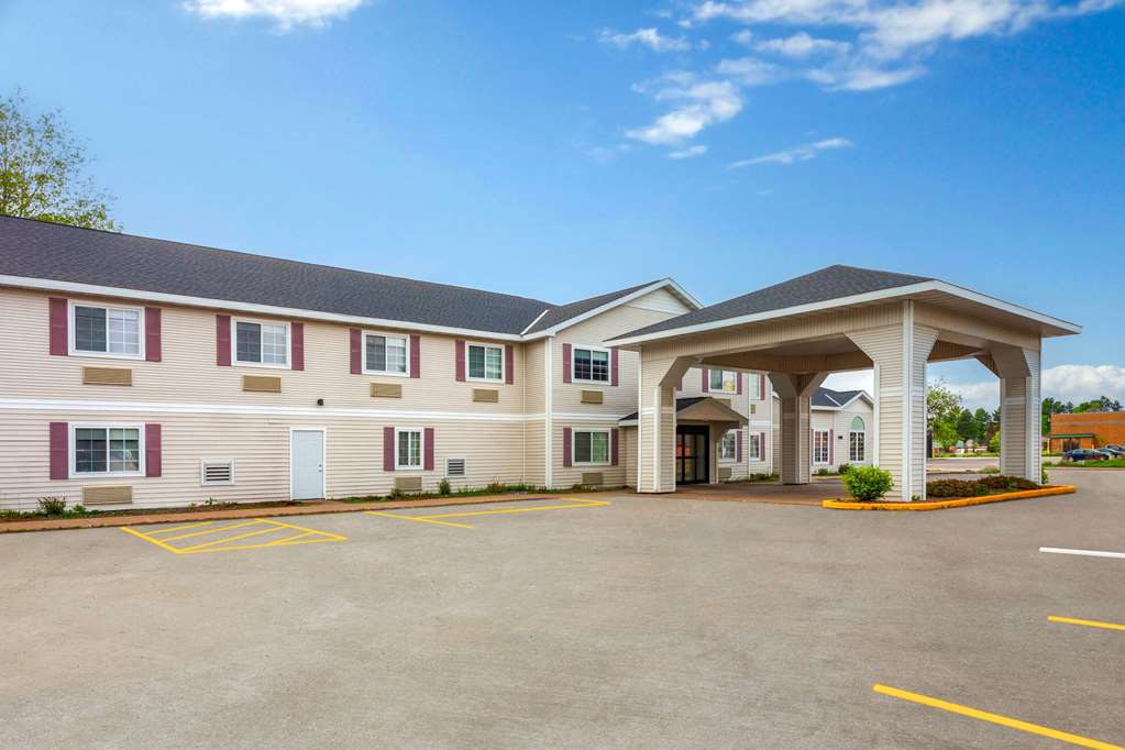 Super 8 by Wyndham Eagle River - photo 3