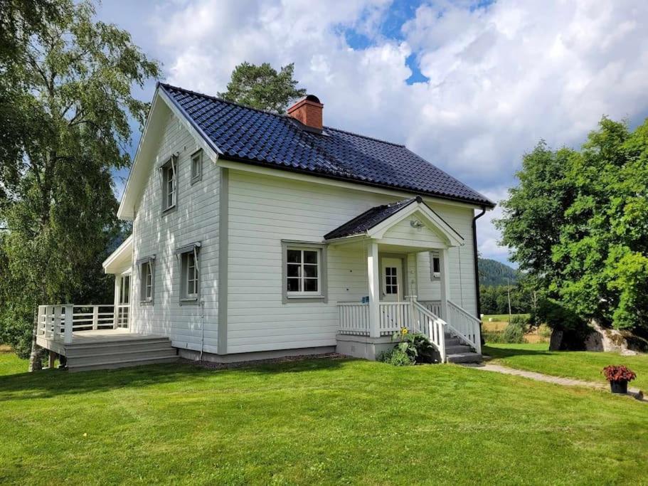 Högåsen ett bekvämt sjönära boende i Torsby in Torsby, Sweden