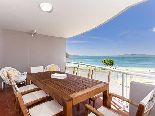 Florentine 12 WI FI Aircon spectacular views — 4-Star Luxury Hotel in Hawks Nest, Australia