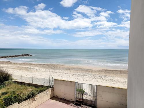 T3 Somptuosa 1 Ere Ligne Vue Mer Palavas — 4-Star Luxury Hotel in Palavas-Les-Flots, France