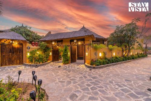 StayVista's Majestic Mud House Rajasthani Architecture with Modern Amenities Outdoor Pool Adventure Activities and Spa — 5-Star Luxury Hotel in Pushkar, India