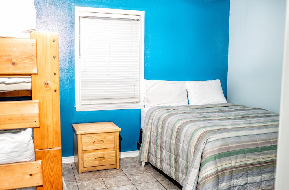 Captain Quarters Motel - photo 9
