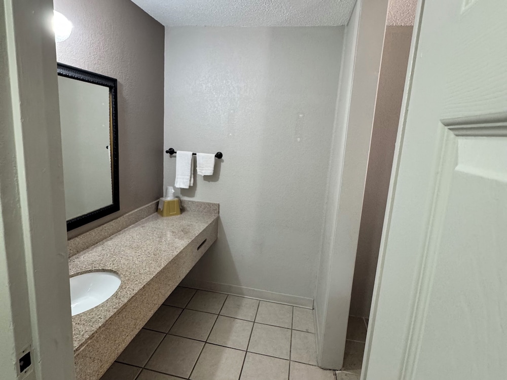 Budgetel Inn Phenix City - photo 27