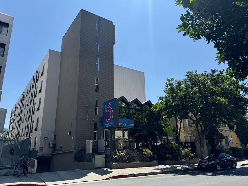 Motel 6 Hollywood - photo 3