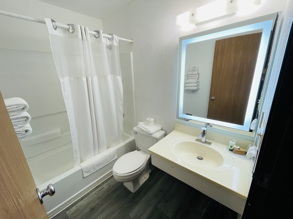 Americas Choice Inn And Suites - photo 21