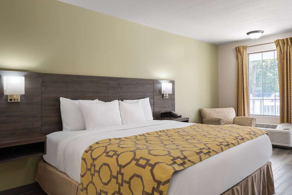 Baymont by Wyndham Kingsland - photo 11