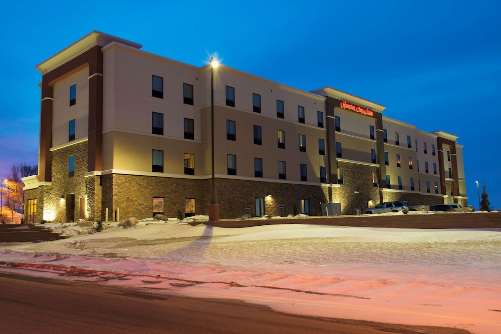 Hampton Inn & Suites Bismarck Northwest - photo 36
