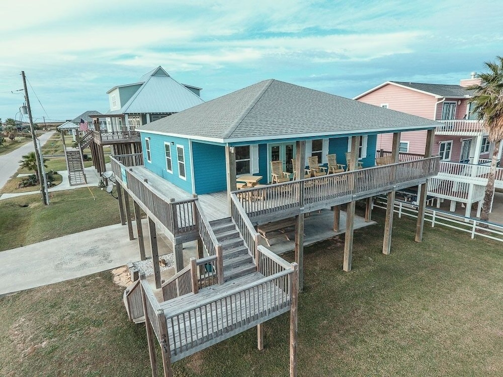 Once Upon A Tide 3 Bedroom Home by RedAwning — 4-Star Luxury Hotel in Bolivar Peninsula, United States