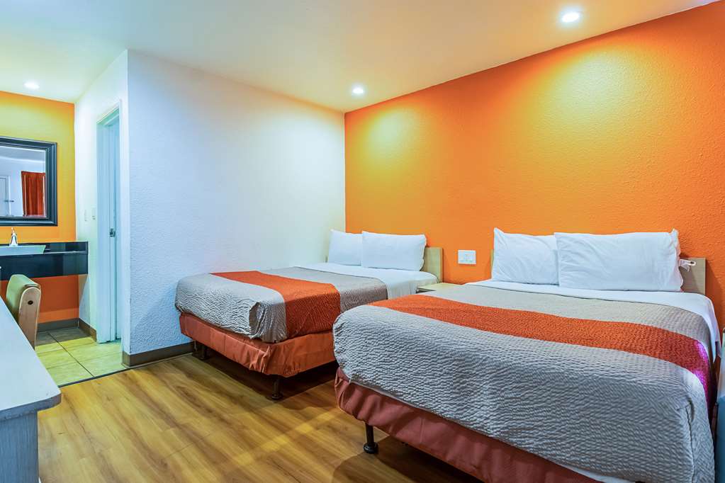 Motel 6 Bakersfield CA Airport - photo 16
