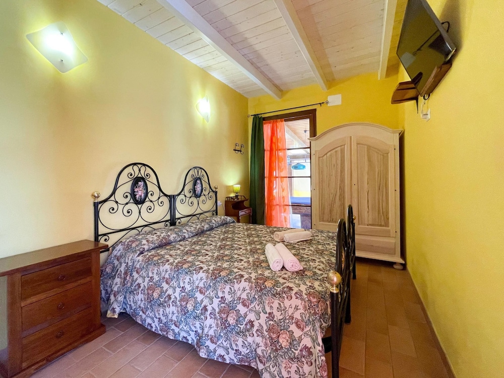 Apartment in Urbino With Pools & Veranda — Urbania — photo 5