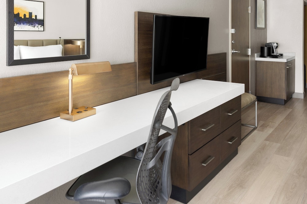 Crowne Plaza Nashville Airport by IHG - photo 13