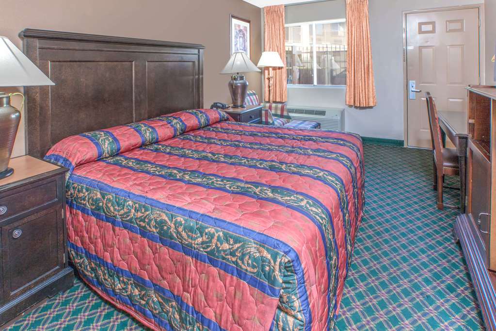 Knights Inn Forest Hill - photo 14