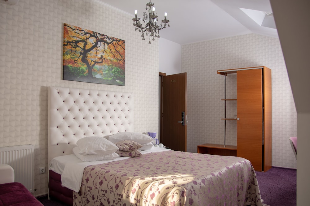 Amethyst House — 4-Star Luxury Hotel in Otopeni, Romania