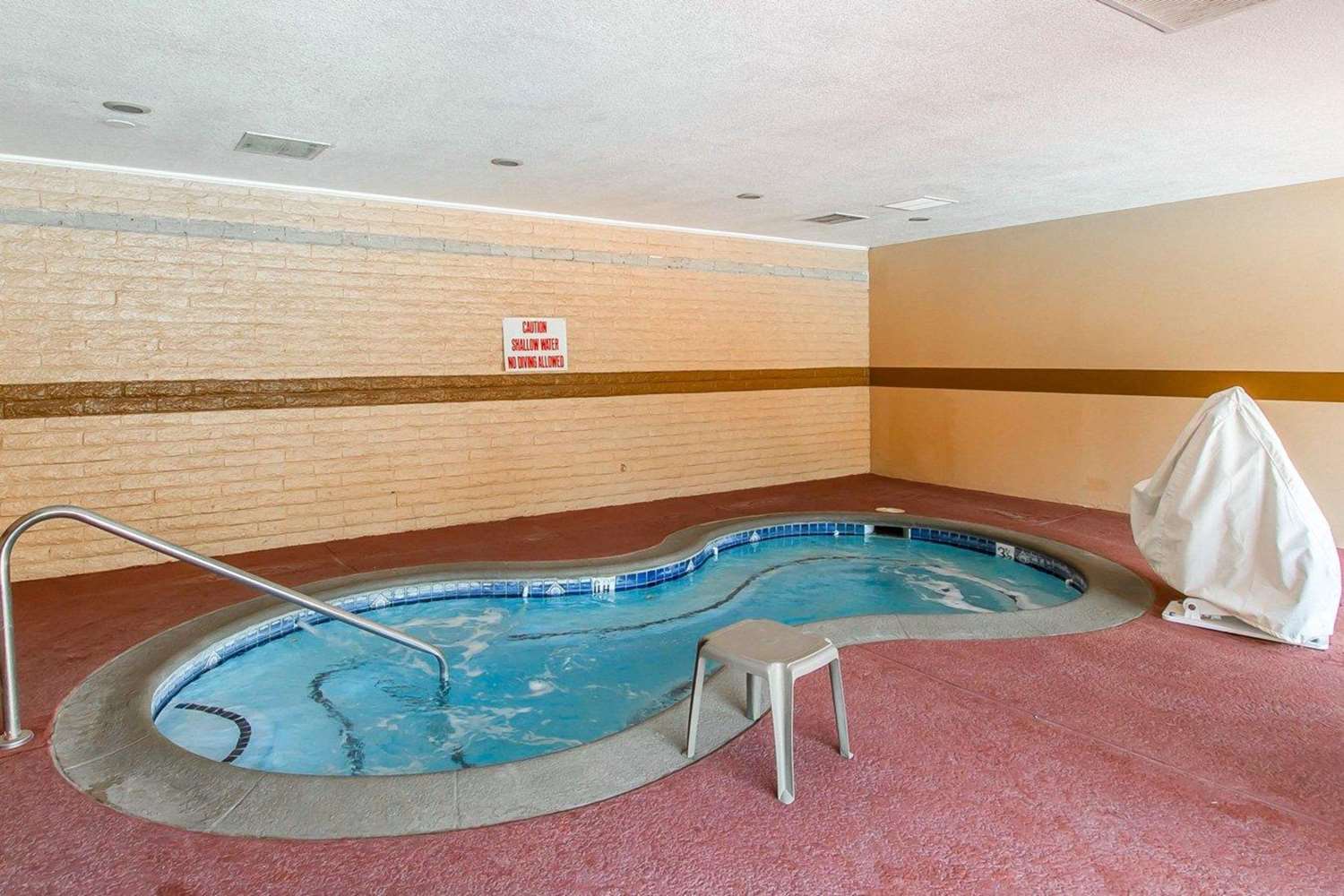 Super 8 by Wyndham Mesa Downtown Near Convention Center - photo 6