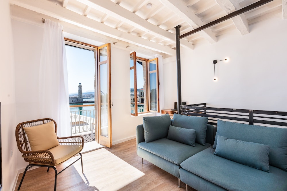 Anne Apartment cozy stay in the Old Harbor — 4-Star Luxury Hotel in Rethymno, Greece