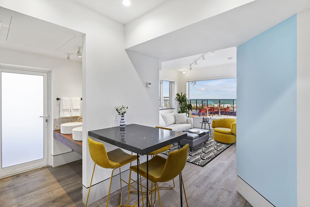 Ocean Treasure Beachside Suites - photo 17