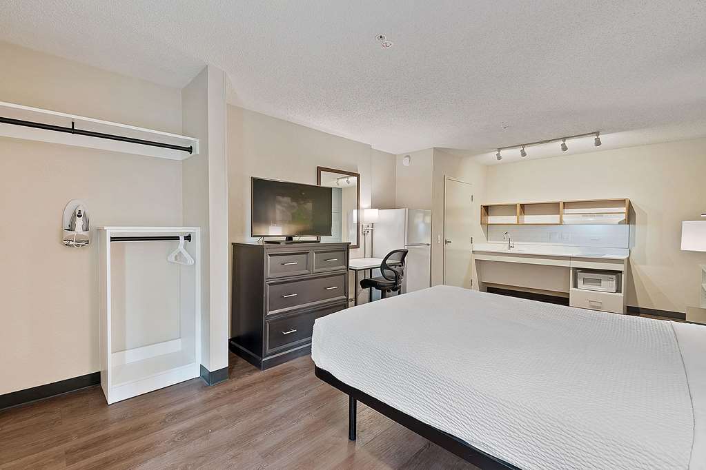 Extended Stay America Suites Miami Airport Blue Lagoon - photo 10