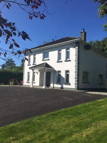 Laurel lodge — 4-Star Luxury Hotel in Cill Airne, Republic of Ireland