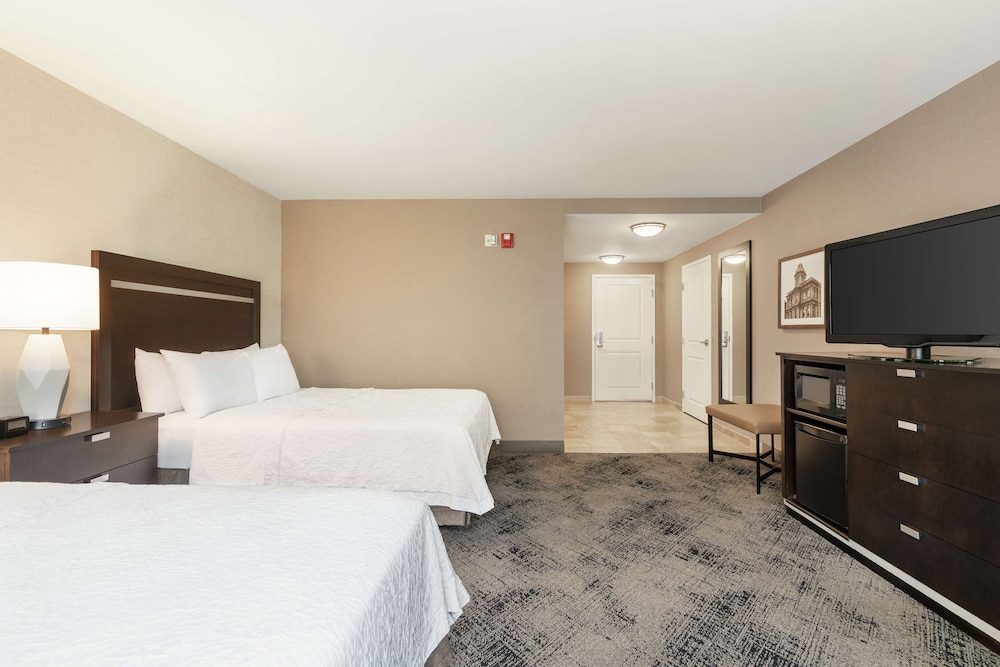 Hampton Inn Portland Downtown Waterfront - photo 8
