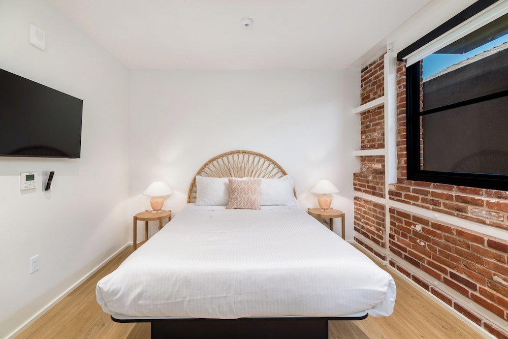 The Brick Hotel - photo 30
