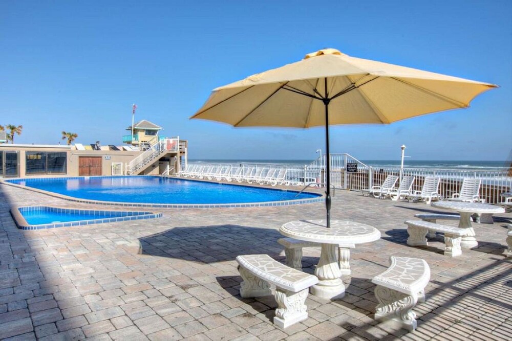 Pirates Cove Resort Studios - photo 23