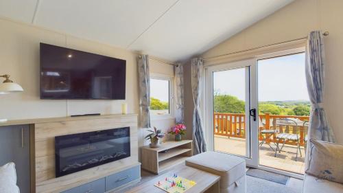 Poppy An Immaculate Lake side Lodge the Perfect Retreat Sleeps 4 — 4-Star Luxury Hotel in Ryde, United Kingdom
