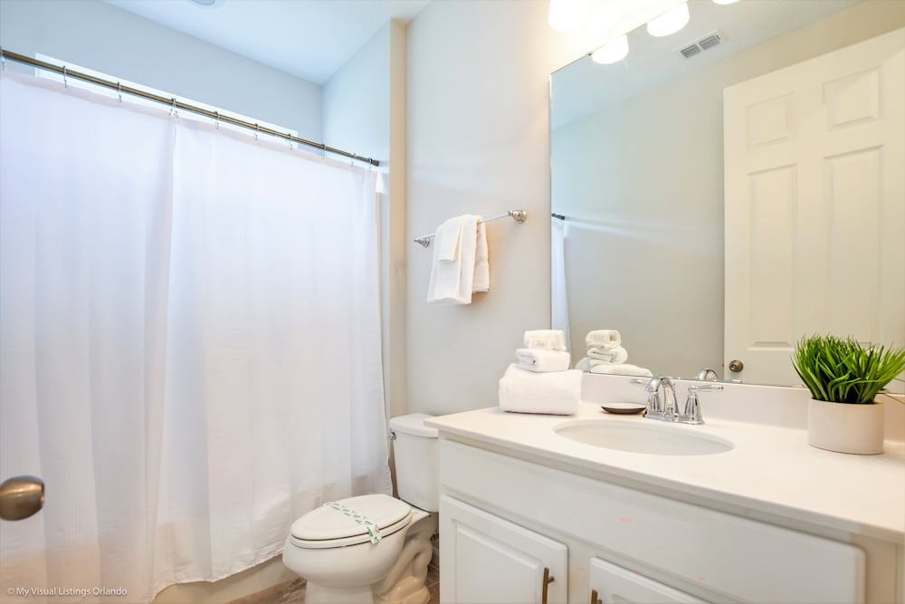 Beautiful 4 Bed With Pool & Spa - photo 40